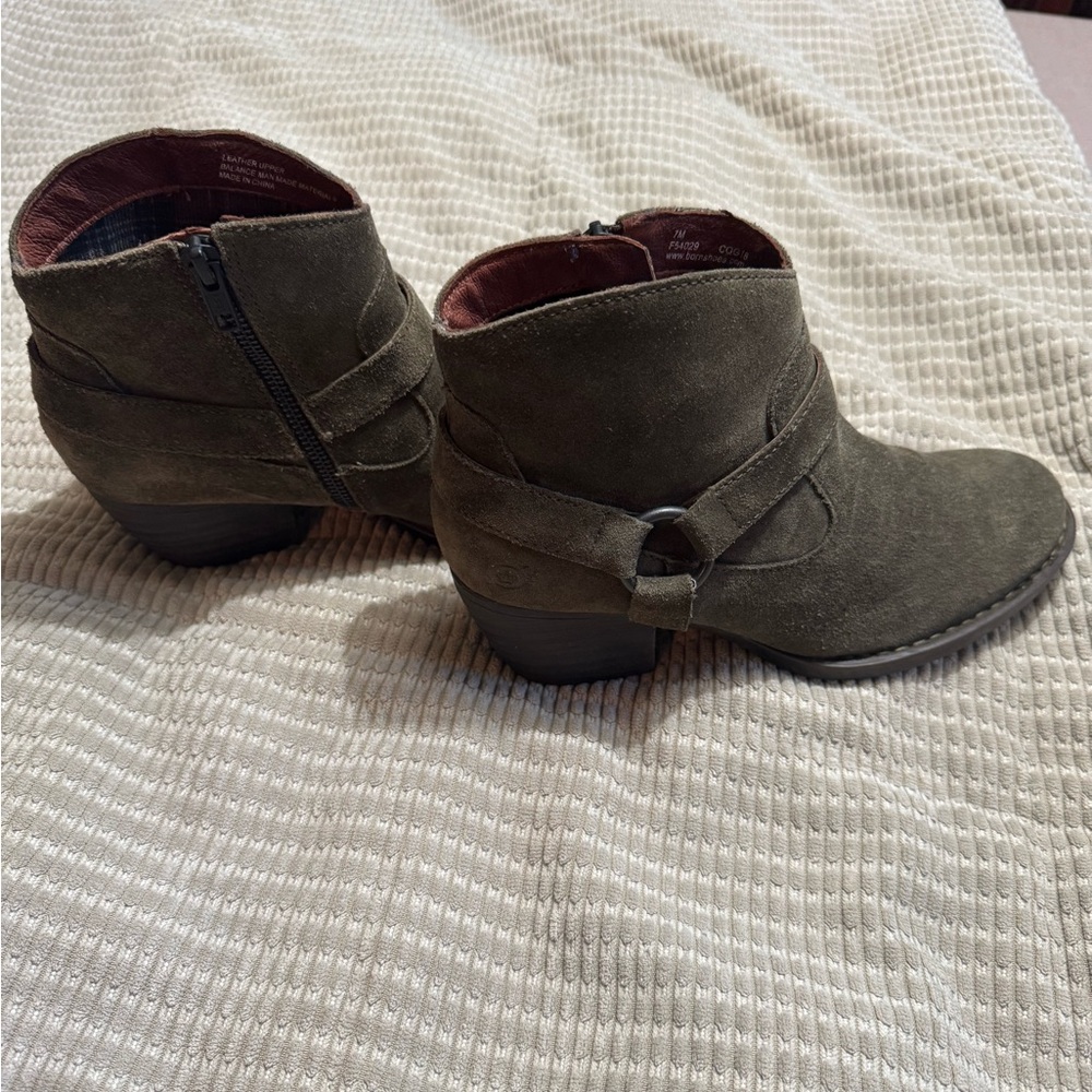 Born Bootie - like New, suede, olive green, size 7